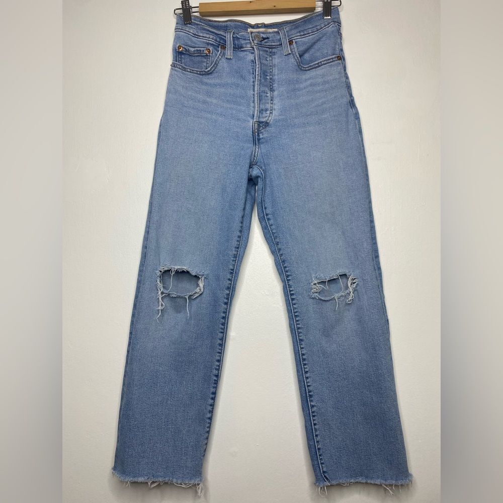 Levi’s Ribcage Straight Ankle Jean Size 27 Button fly Ripped knee